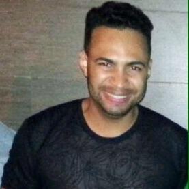 cantor e Compositor,apaixonado pela minha família!Deus na frente sempre!!! amo a vida!