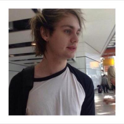 free follow from @dopexclifford bc ilysm❤️