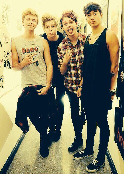 5SOS fam | Love music | cute | really honest!!! | follow me and I'll follow you back!! :D | chocolate | pizza