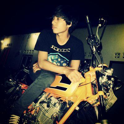 Edyzhedko's profile picture. Ingin hdup bahgia bersama keluarga dan bersma orng ² dskitar kita.