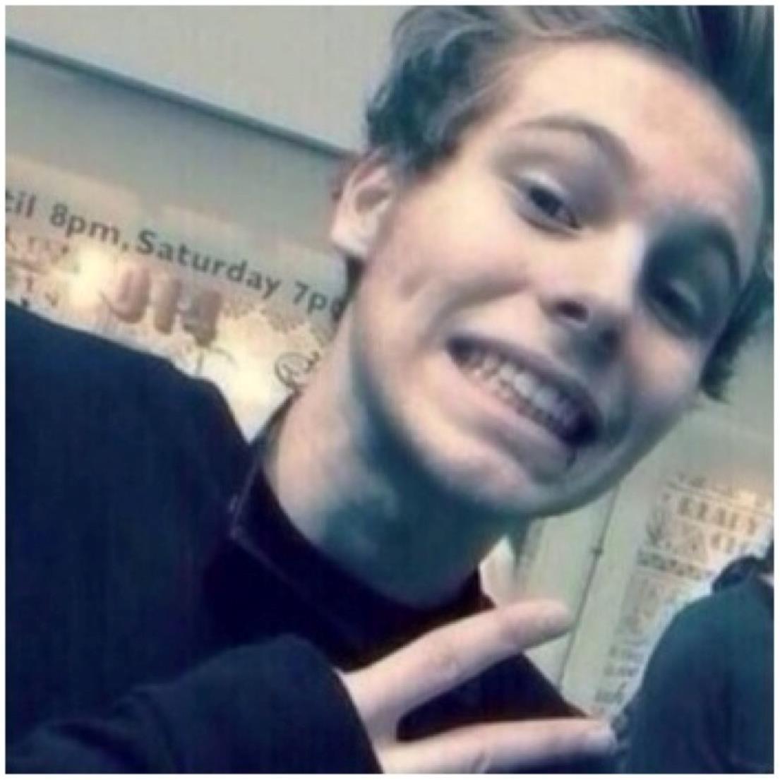 sunshinexxhoran's profile picture. some people are sass monsters on twitter, like honey you need to chill -Ashton Irwin