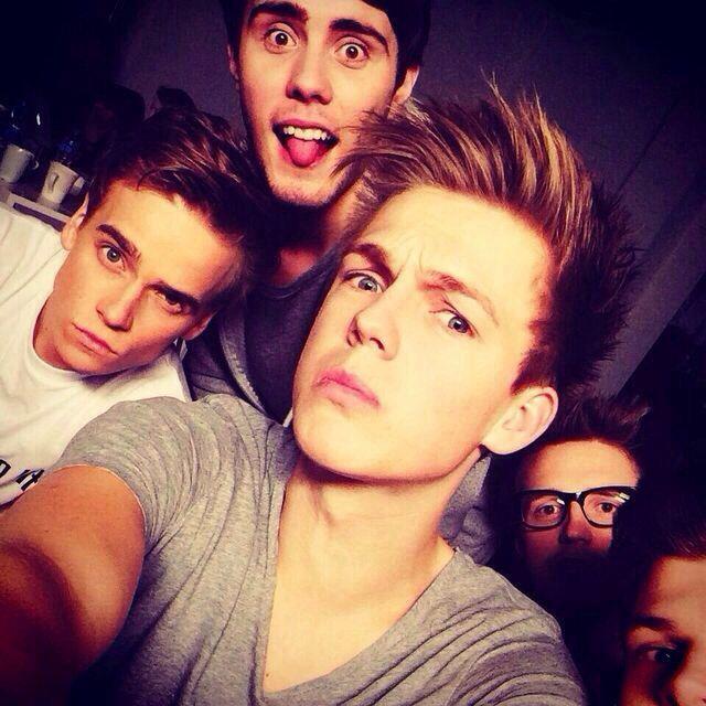 Everyone go and retweet this and tag caspar lee: https://t.co/AhtyOPGcKR