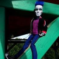 uhhhhhhhhhhhhhhhhh *hi im slo moe i go to a epic school called monster high*