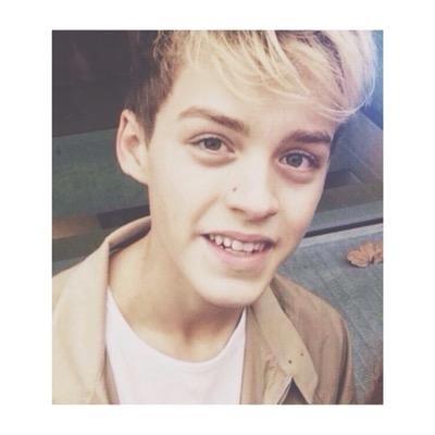 congratulations on your follow :) @insanitybibby. // if i fav ur tweet i see u on his tl