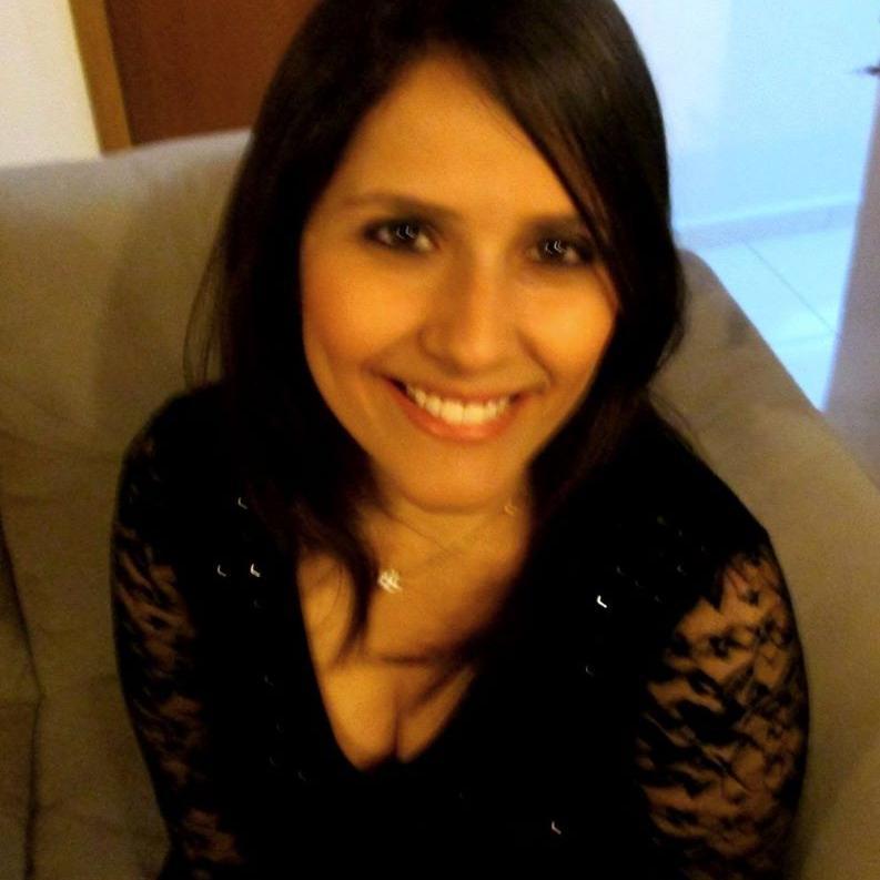 Biomédica Acupunturista , noiva de um cara incrível e doida por aprender qualquer coisa (proveitosa!) :]