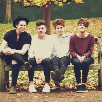 Hi we're Line and Ilaria and we're just weird girls updating about canary swing 
4/4 + band acc. http://t.co/BjxrNFw45S