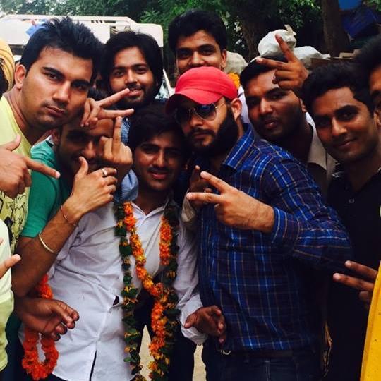 [Software Engineer]; [Amateur Photographer]; [Delhi guy who doesn't drink (o_0)]; [Movie buff]; [Music lover]; [ex-Blogger]; [loves being tourist]