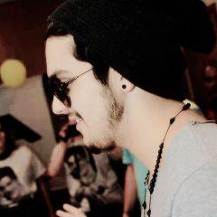 Sete bilhoes de sorrisos mundo,mas só o teu consegue provocar o meu,sem esforço algum. @luansantana