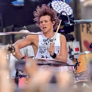 fan account 17.  my real account is @thenameskaitxx 5SOS is amazing and nothing compares to them 1D & 5SOS 6/18/13 Demi 3/22/14