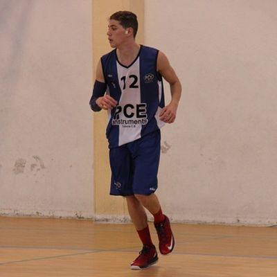 Jugador de baloncesto. 
⛹
Nunca dejes de soñar😊