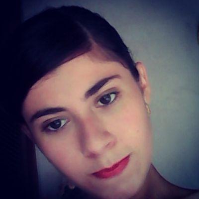 Soy una mujer soñadora que disfruta de las personas que me rodean y son especiales para mi. Psicologa enamorada de la vida!
