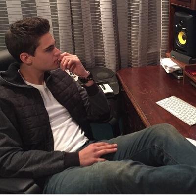 It's me Daniel. On the sharks, I'm that cool dude but can be a geek at times. I'm lucky enough to call @ThatWitchEm my girl . || RP not Nick he is @NickMerico