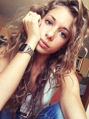 ●Italian girl.  ●19 years old. ● Rap & Dubstep.