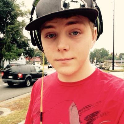 ZombieKilla160's profile picture. Life is hard but you gotta find that one person that you wanna fight it with. Just be you and you can do anything