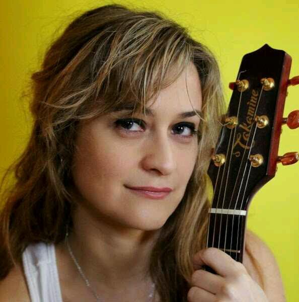 Songwriter, guitarist, writer, folk radio show creator and host @acousticrome my music here: https://t.co/Hq05UJJooV YouTube: francesca r. fabris