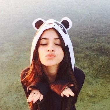 hi beautiful, please follow @MERRYJAUREGUl , ask for a followback if you want one ❤️❤️