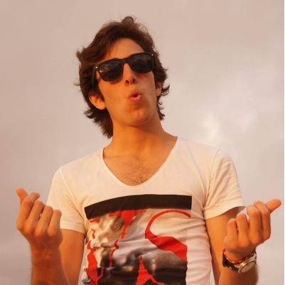 FerAnconaa's profile picture. Luego el tiempo, aquel momento
en que mi mundo se paraba entre tus labios. \m/