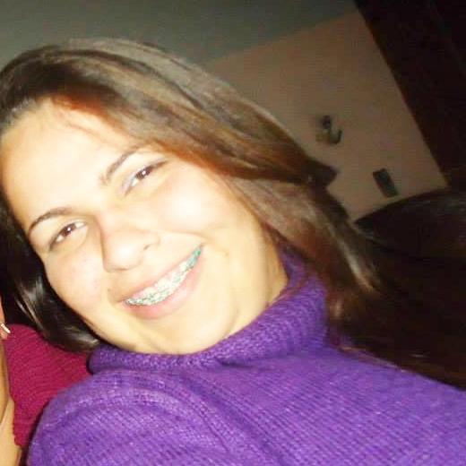 Eu sou a garota mais confusa, chata, tímida, doida, insegura,idiota, boba e sensível que existe.