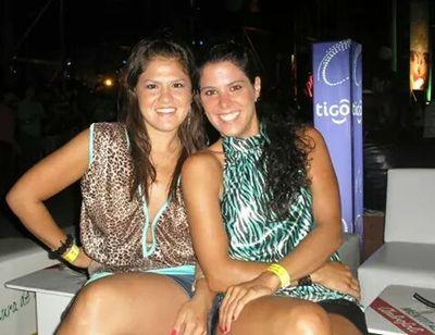 Divertida, optimista, alegre! Amo a Dios, mi flia y amigas!! Hincha de Olimpia! Licenciada en Administración. Disfruto de la naturaleza y me prendo a todo!