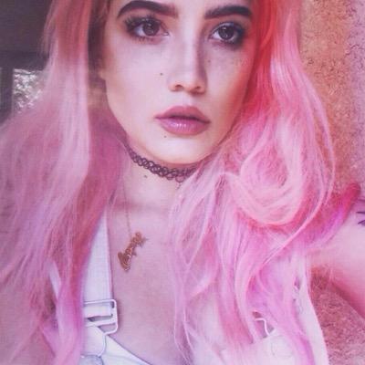GO FOLLOW @1000xband so they can reach 7k!!! they are a bunch of cuties || just yur typical fan girl account about my favorite girl hehe @halseymusic