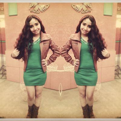 Sigueme y te sigo

Una persona se puede sentir mucho sola cuando muchas personas la quieran.
la suerte se vive uno mismo cuando alguien la tenga merecido.
