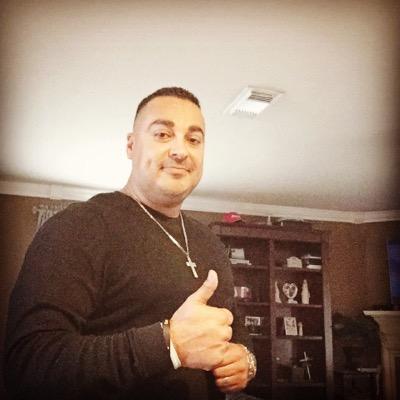 johnnyesparza23's profile picture. 