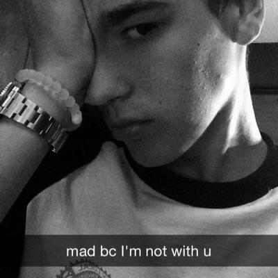 tmcult's profile picture. they make me happy and also super horny but that's not the point.