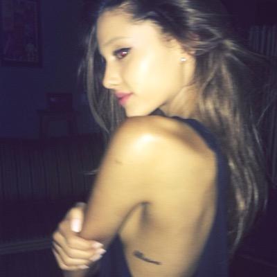 bluetoothariana's profile picture. FOLLOW @crystalsbutera and @horanating BC THEY GAVE U A FREE FOLLOW
