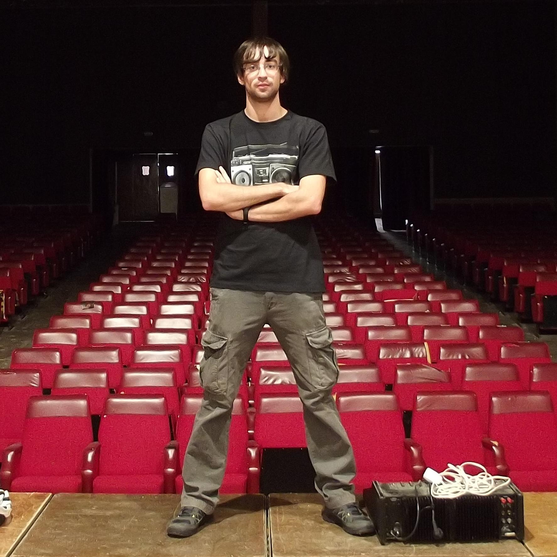 secaro02's profile picture. 20 años. Trabajador en taquillas Renfe y en algunas ocasiones actor/showman. Cansado de la monotonía.