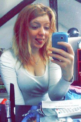 My name's Estelle, I'm 18. I'm French, I'm FAN of #TWD, and my idol is called Norman Reedus. #TeamDarylDixon @wwwbigbaldhead.