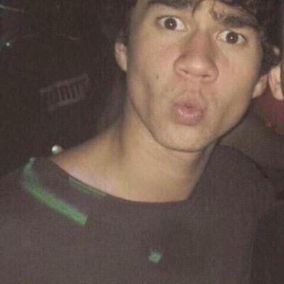 go follow @calumft182 bc she wanna reach her goal pls love u !!