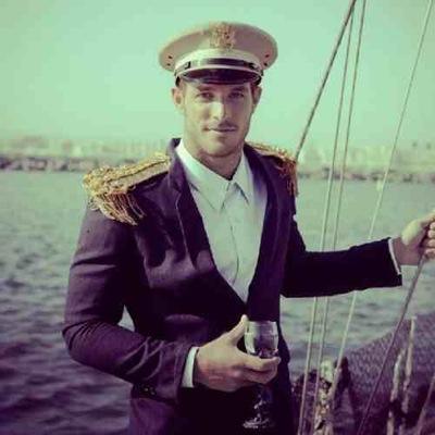 PorterStag's profile picture. I'm that little voice in your head telling you this is a good idea. I drink whiskey, I steal hearts and I stay out past my bedtime.