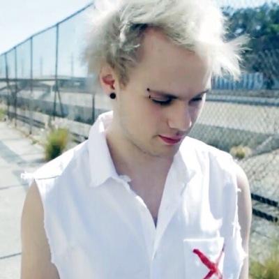 unfollow this acc and follow @smashtunirwin