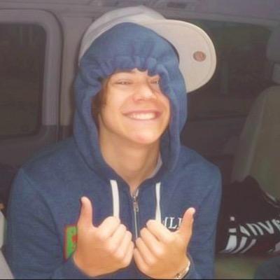 follow @paranoidhes and rt the link pleaseee