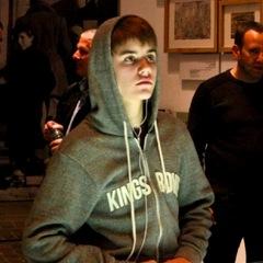 Girl i see you at the truck when its rollin' down the street