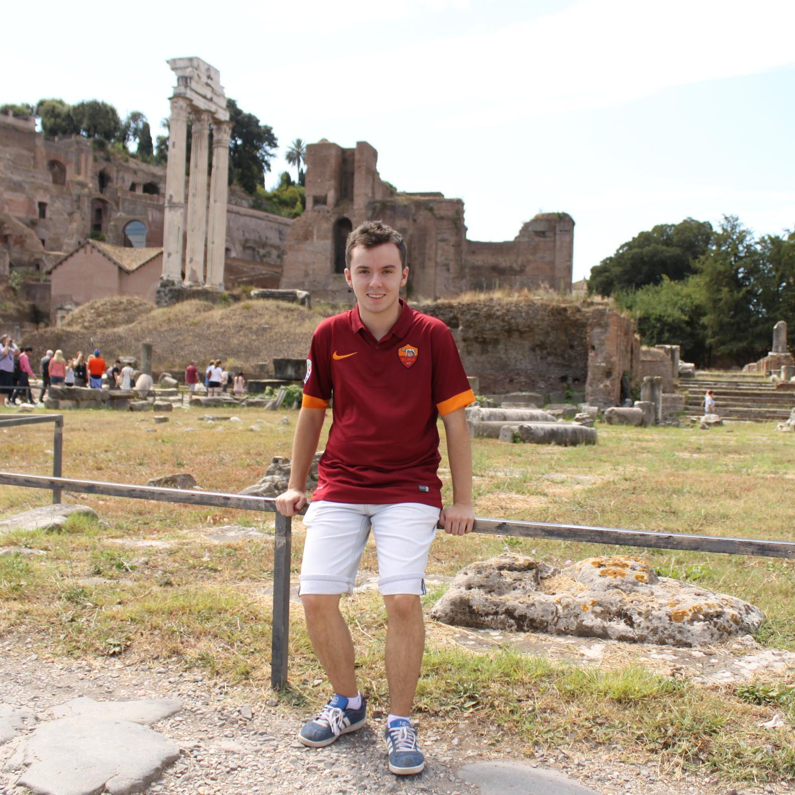 Estudiante de Medicina de la UCLM. Viajar,viajar y viajar.Roma.