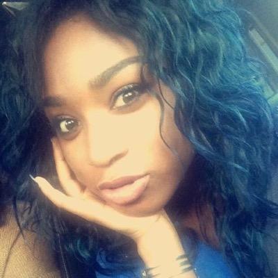 PLEASE FOLLOW @CIMQueirolo THANKS YOU SWEETHEART