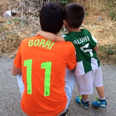 Nacido en Córdoba (España), me encanta el deporte, sobre todo el futbol; Aprovecho cualquier tiempo libre para estar con mis amigos, y sobre todo viajar. (1472)