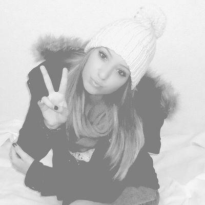 MarinaBleda's profile picture. Mє gustαn ℓαs mαnos suαvєs quє cubrєn un rostro єntєro .