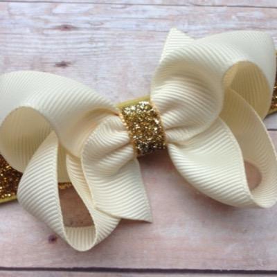 Adorable hair accessories for all of the little ones in your life. Instagram @browneyedbowtique Facebook- Brown Eyed Bowtique #etsy #etsyseller #bows #etsyshop