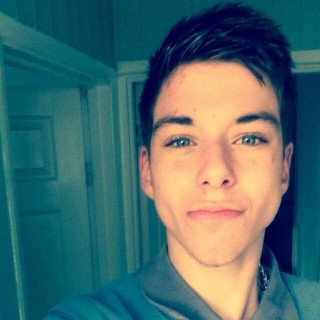 groomyroomy's profile picture. Shotta at Sellin' Crack and Hustlin' Bitches and RIGHT HAND MAN at Pimp