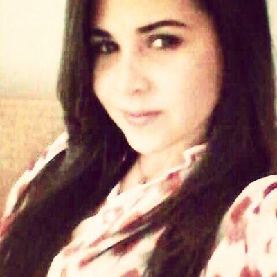 Não derrube lágrimas por quem não soube da valor aos seus sorrisos. (Clarice Lispector)