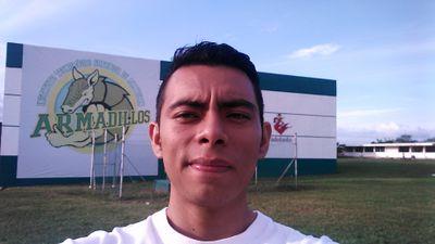 un chico con grandes aspiraciones... apasionado del deporte y la cultura......Enamorado de la vida y anhelando la felicidad.