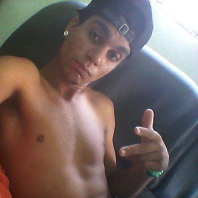 moreno..alto.cabelo preto olhos castanhos  1.78