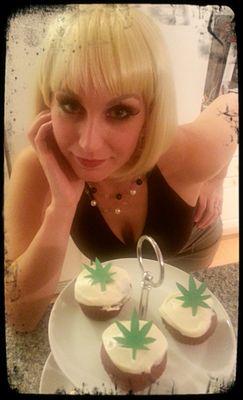 SuperJYummies's profile picture. 1 part Stepford wife, 1 part Hooters girl, and a generous helping of green yields 1 Yummy Super J