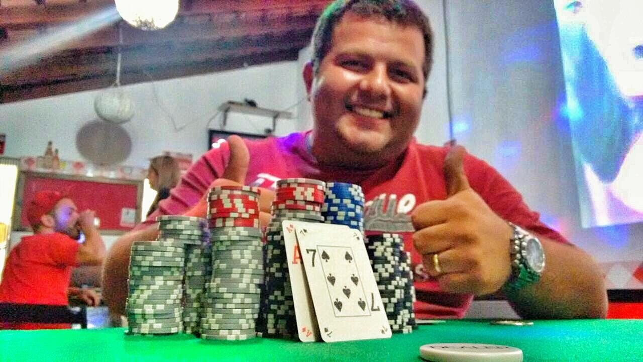 Modelo Plus Size e Jogador de Handebol Amador