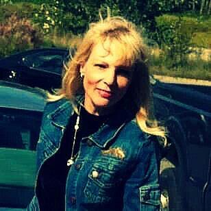 digitintelchic's profile picture. Social Media Consultant