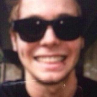 follow @luvdiscluke please !! :D
