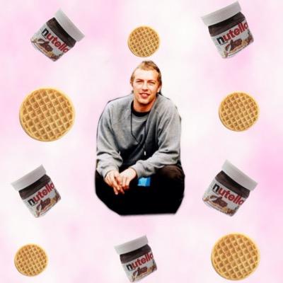 Waffleliebers's profile picture. official fan account for @wafflemartin ❤️ follow her, she's nice and she's an AWESOME singer