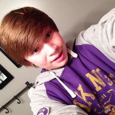 tannerpeterson8's profile picture. well this is my twitter um basketball football twd and skate-long-snow-penny boarding